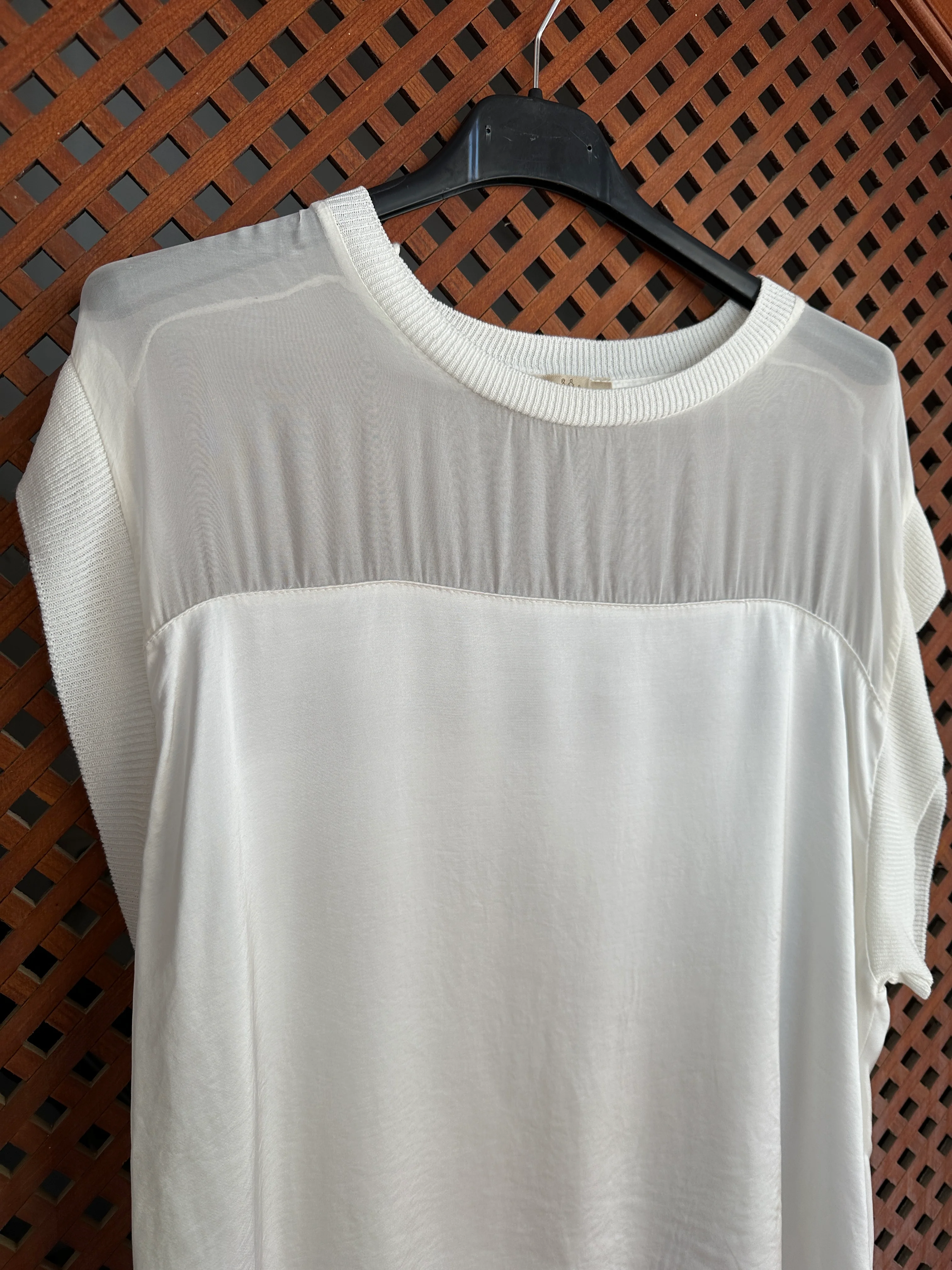 CAMISETA SATINADA TRANSPARENTE - Image 4