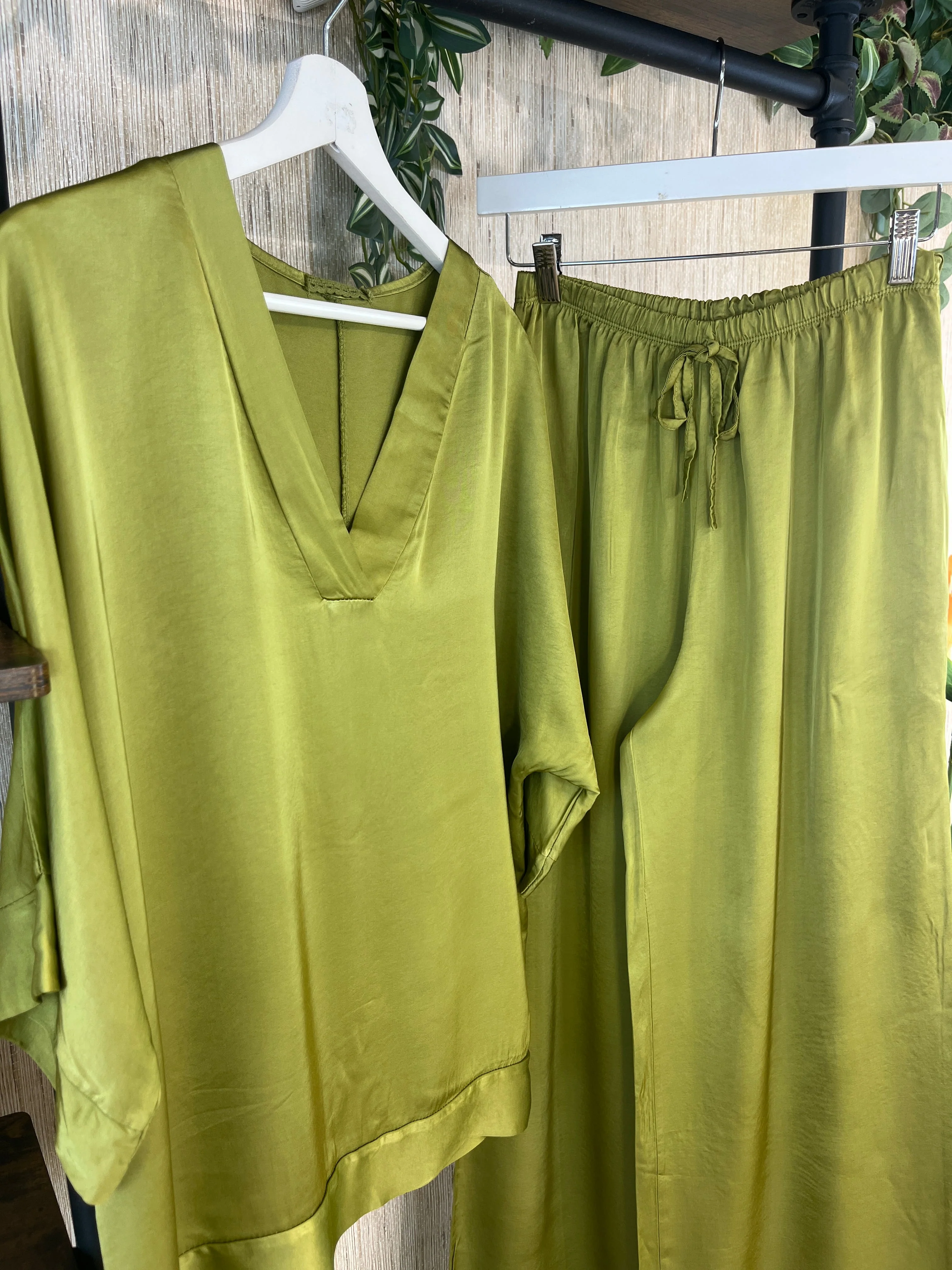 CONJUNTO SATINADO BÁSICO - Image 8