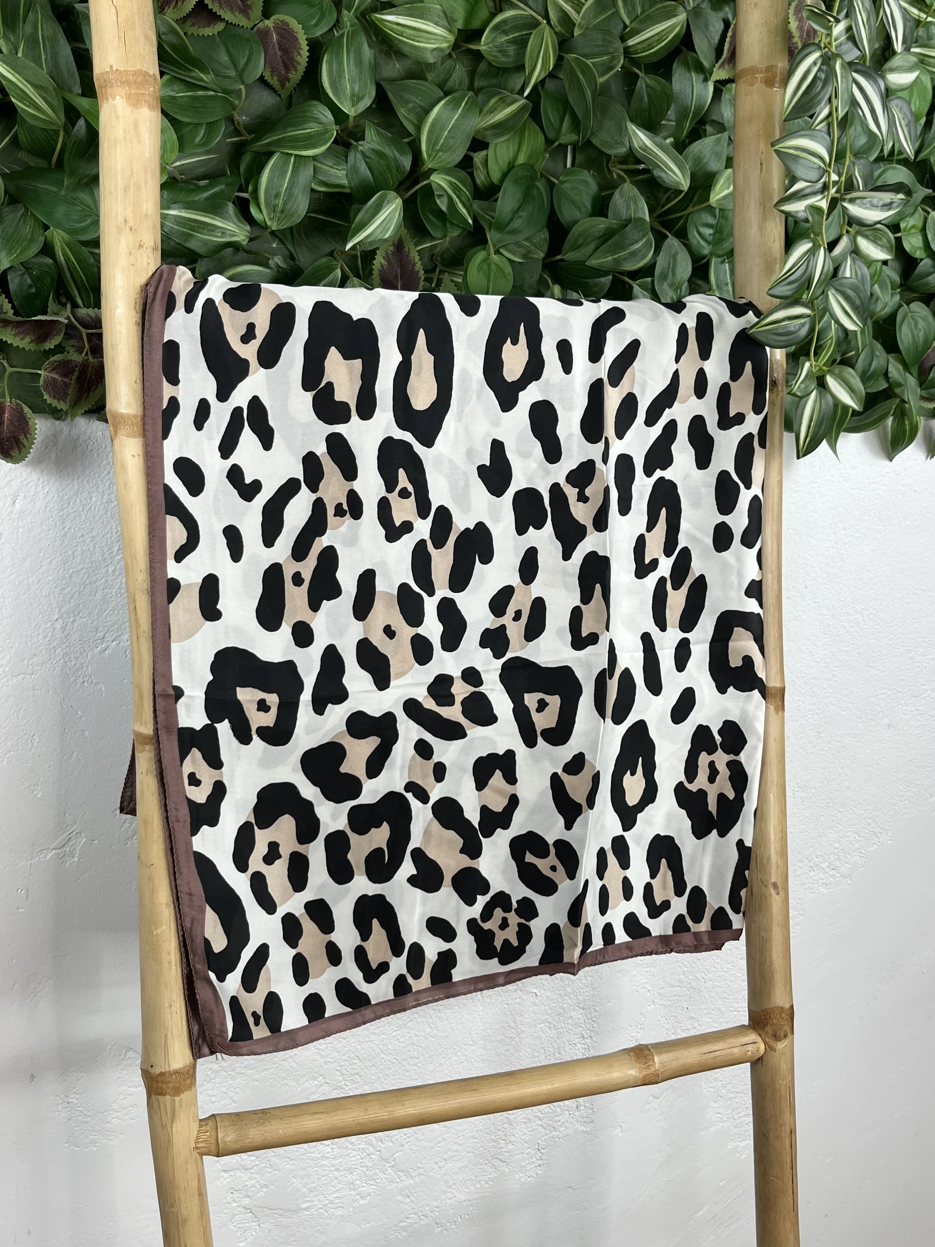PAÑUELO ESTAMPADO TRIX - Image 3