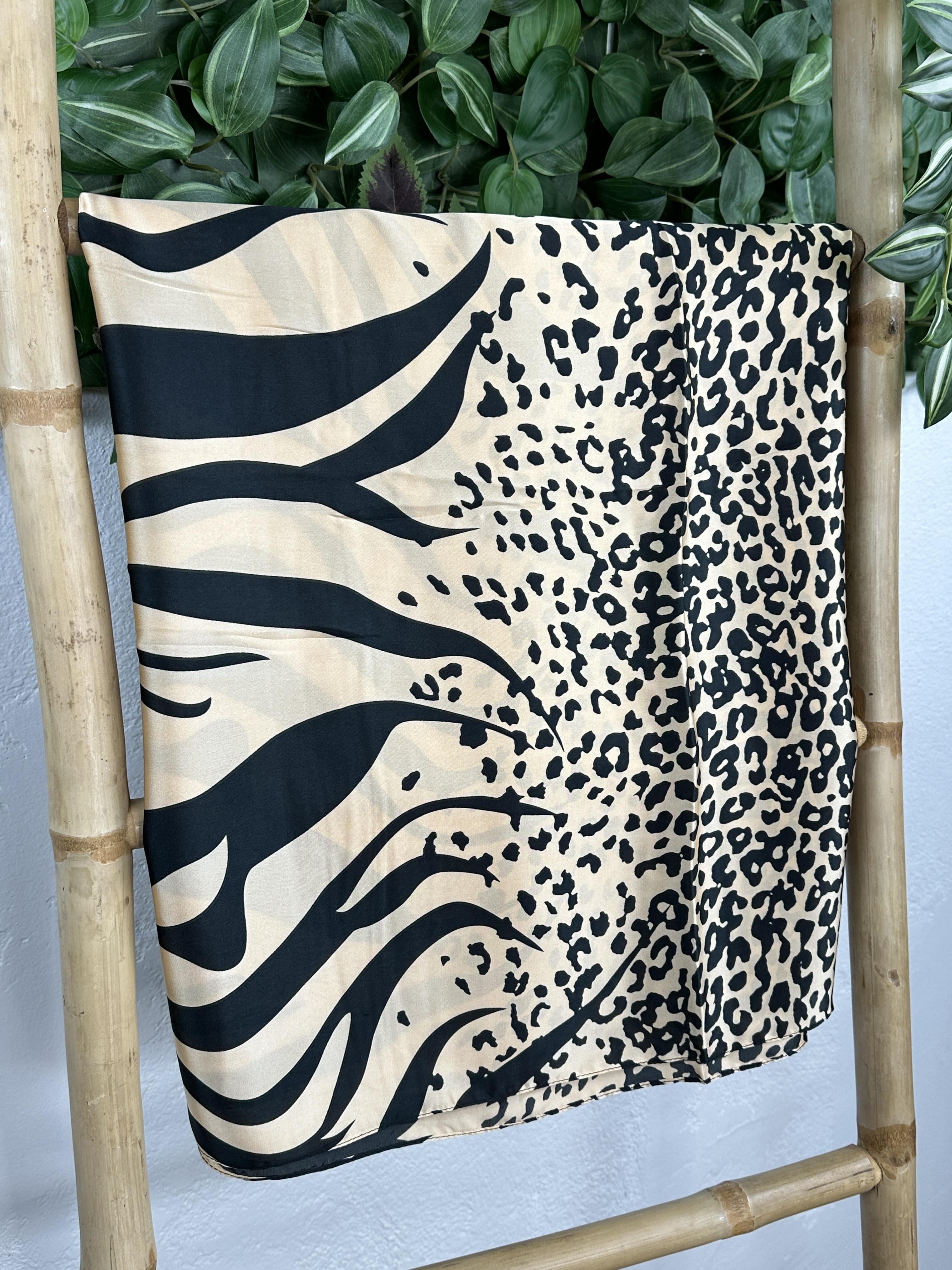 PAÑUELO ESTAMPADO TRIX - Image 4
